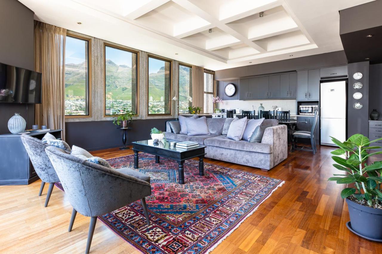 #1701 Cartwright - Dark Glamour Cidade Do Cabo