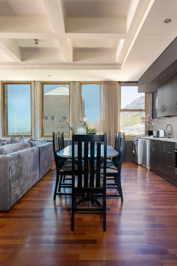 #1701 Cartwright - Dark Glamour * Cidade Do Cabo