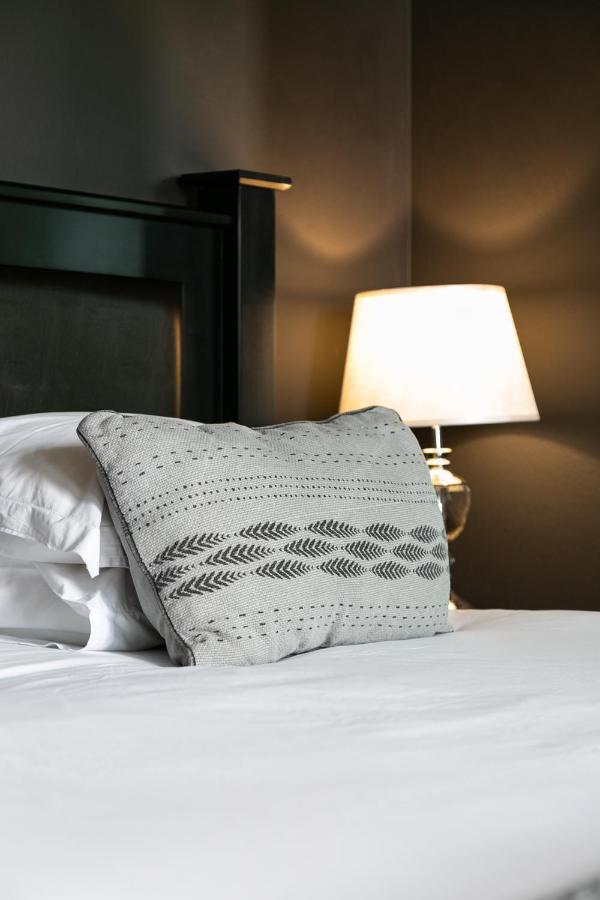 #1701 Cartwright - Dark Glamour Cidade Do Cabo
