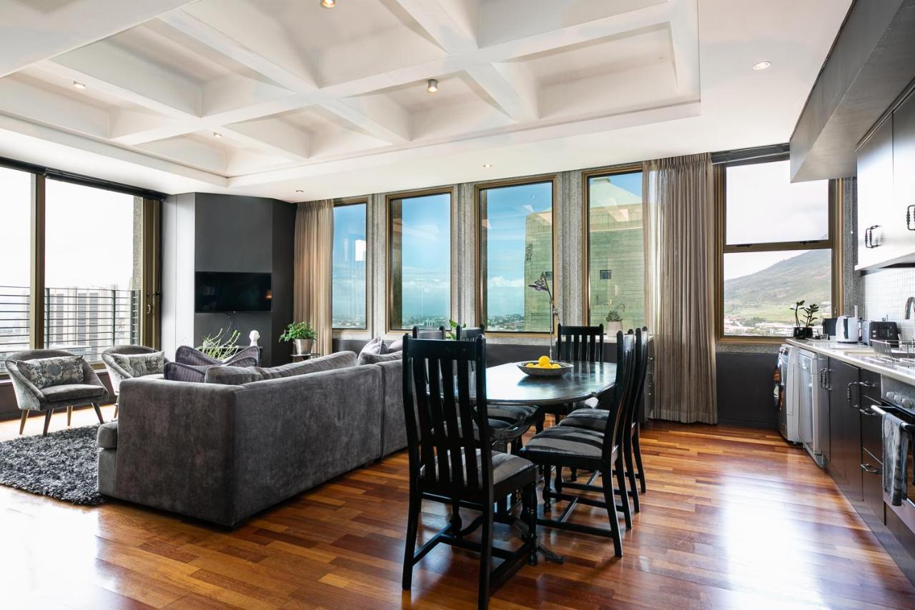#1701 Cartwright - Dark Glamour Apartamento