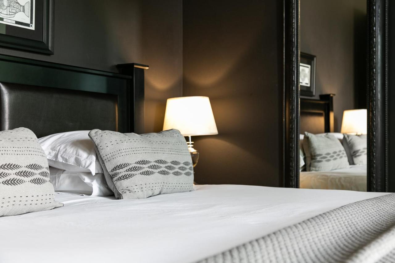 Apartamento #1701 Cartwright - Dark Glamour